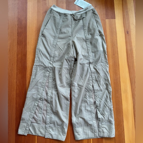 Lululemon light weight snap leg pants - Picture 3 of 3